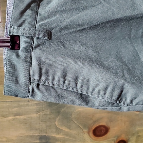 SLIM CHINO BLUE CROWN ARMY GREEN SHORTS SIZE 38 TILLYS CLASSIC NORMCORE - Picture 2 of 6